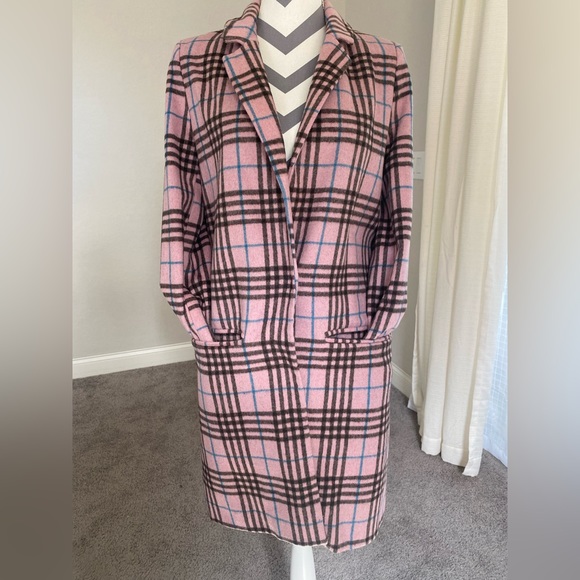 Glamorous pink plaid coat
•Two welt pockets with flaps at the front
•worn twice - Picture 8 of 9